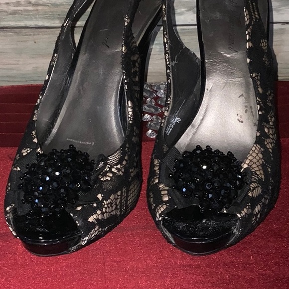 🤶2/$20 Lulu Townsend Heels - Picture 2 of 11